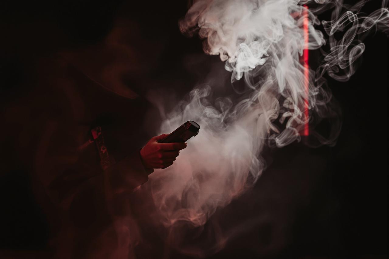 悬疑剧《暗夜追踪》口碑爆棚，豆瓣开分8.9